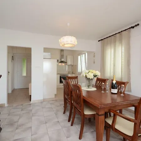Beach Mery Apartman *